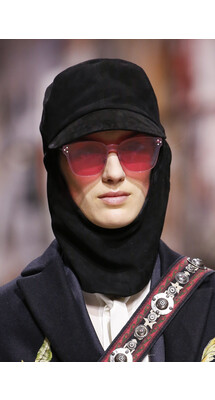 Details Christian Dior , Details Dior Fall 2018 Ready-to-Wear , Детали показа Кристиан Диор , Детали показа Диор осень зима 2018 , Fashion show , неделя моды в Париже , PFW , Мария Грация Кьюри , Mainstyles